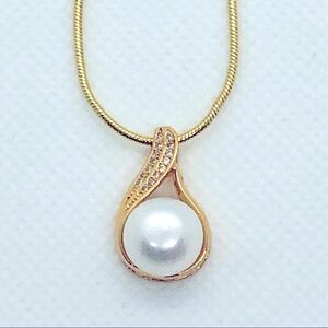 10-11mm White Genuine Pearl 18kt Gold Pendant Necklace